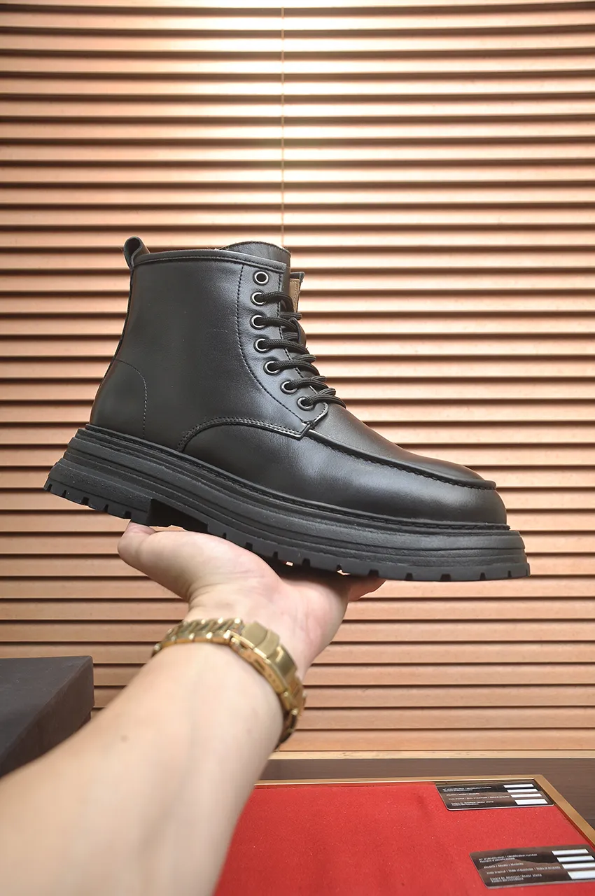 Men's shoes 💰680💶【UGG】(full genuine wool lining) Please pay attention to the quality of the original order and compare the thickness of the wool 🏮🏮Hot style Martin boots from Australia's warm luxury brand men's shoes, official website synchronization, Beckham men's style..., made of imported top-layer waxed cowhide, waxed toe box, Australian real wool velvet lining Carefully sewn...Imported rubber Martin boots outsole (comfortable, soft and wear-resistant). I really like the quality...Exquisite workmanship, you can't put it down once you see it. Code number 39-44